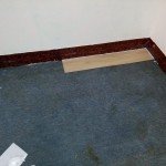 試鋪一塊PVC塑膠木地板