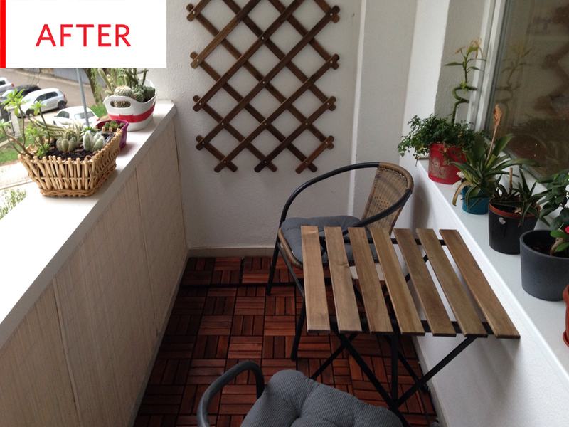 白色陽台四周圍地板鋪上實木拼接地板加上IKEA實木折疊桌